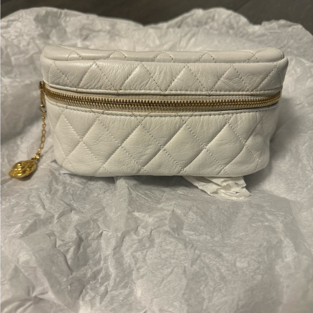 Chanel Vintage white Lambskin Quilted Medallion Fanny Pack Waist Belt Bag Rare